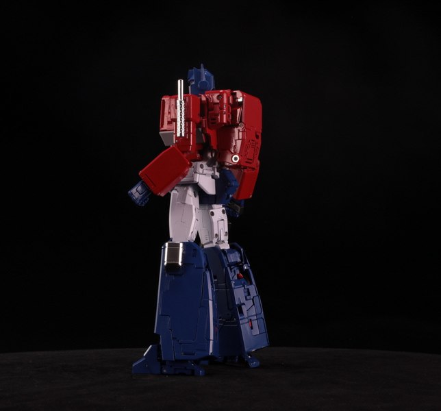 TakaraTomy MP 44 Convoy Masterpiece Optimus Prime 3 Full Official Stock Photos 03 (3 of 26)